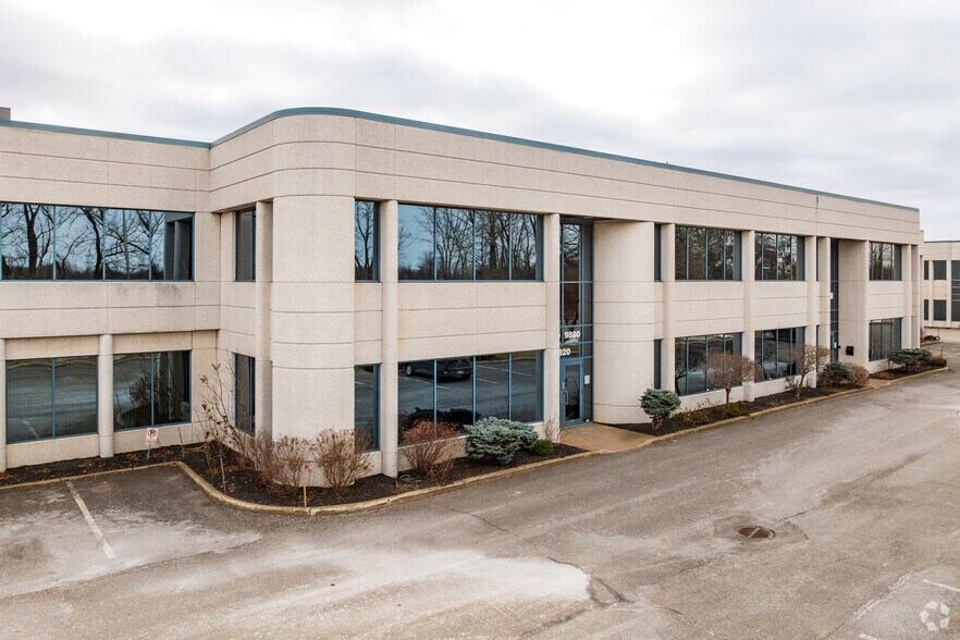 Primary Photo Of 9800-9892 Boul du Golf, Montréal Flex For Lease