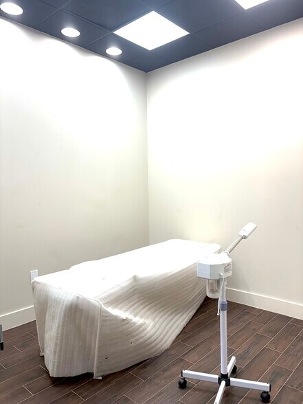 More Photos Of 4041 S Custer Rd, McKinney Storefront Retail Residential For Sale