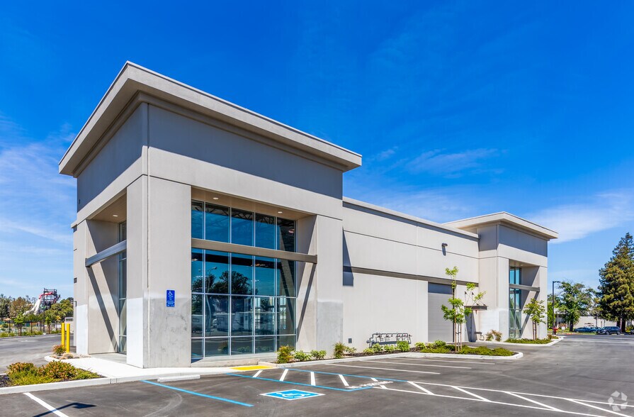 More Photos Of 2040 Commerce Ave, Concord Warehouse For Lease