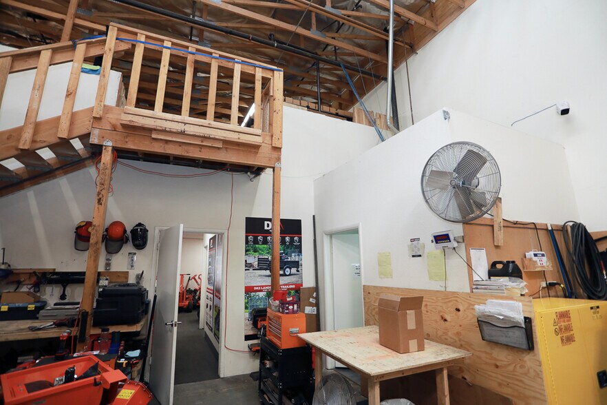 More Photos Of 4301 S Valley View Blvd, Las Vegas Warehouse For Lease