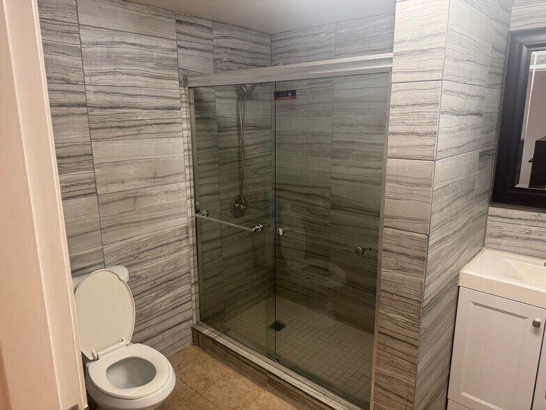 More Photos Of 10941 Chestnut Ave, Stanton Light Manufacturing For Lease