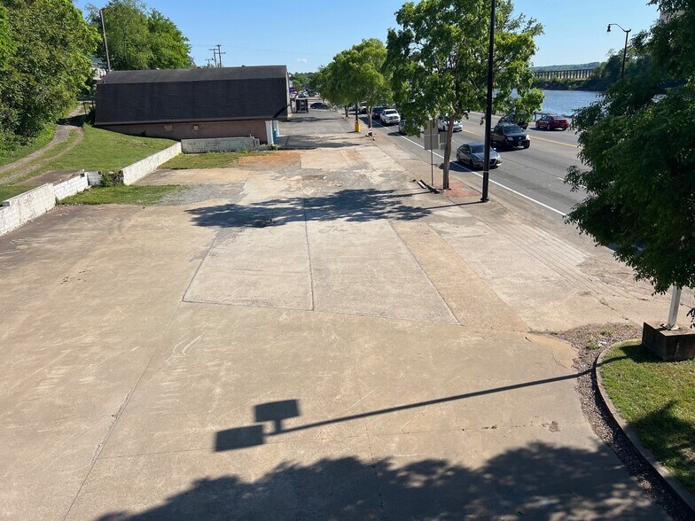 More Photos Of 261 Riverside dr, Clarksville Land For Sale