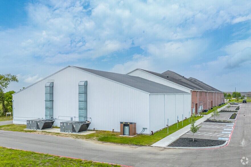 More Photos Of 11800 Magnolia Pky, Manvel Office For Lease