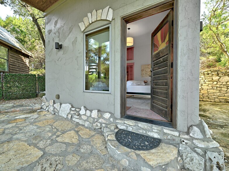 More Photos Of 610 Crystal Creek Dr, Austin Specialty For Sale
