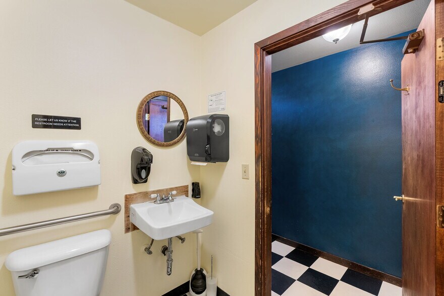 More Photos Of 205 Court St, The Dalles Restaurant For Sale