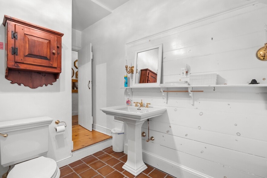 More Photos Of 111 S State St, Newtown Office Residential For Lease