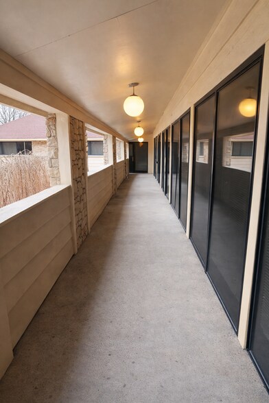 More Photos Of 4212 S Hocker Dr, Independence Office For Sale