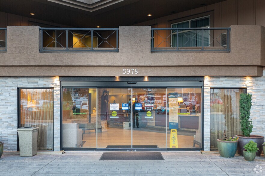 More Photos Of 5978 Glover Rd, Langley Hotel For Lease