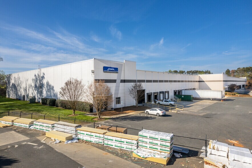 More Photos Of 7224 Statesville Rd, Charlotte Unknown For Lease