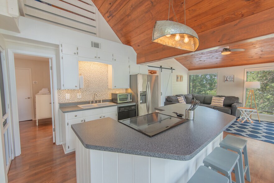 More Photos Of 108 E Barker Creek Dr, Scroggins Specialty For Sale