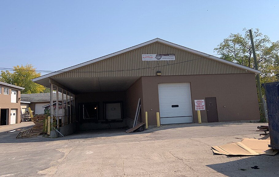 More Photos Of 470 Des Meurons Rue, Winnipeg Distribution For Sale