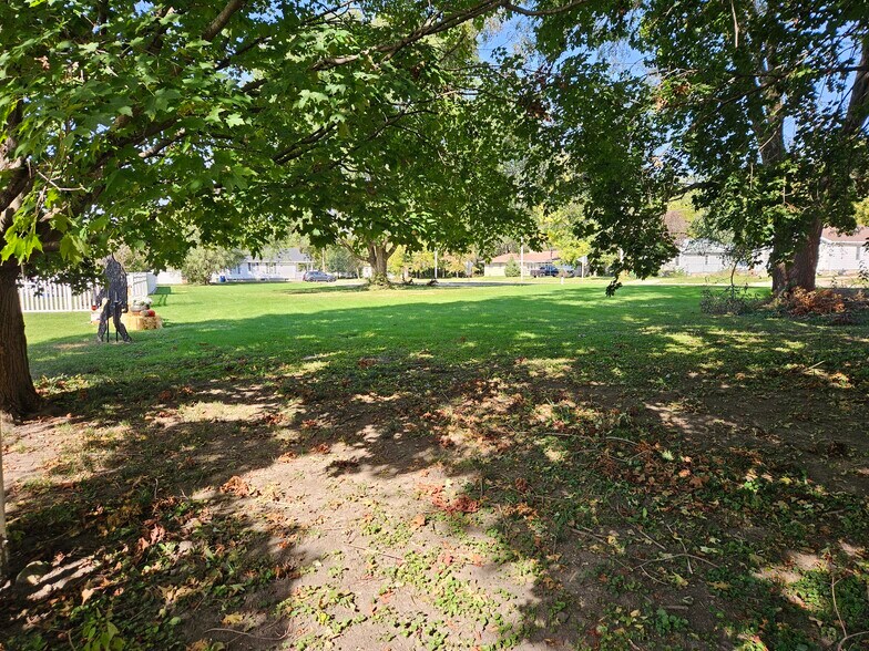 More Photos Of 1245 E Bluff St, Marseilles Freestanding For Sale