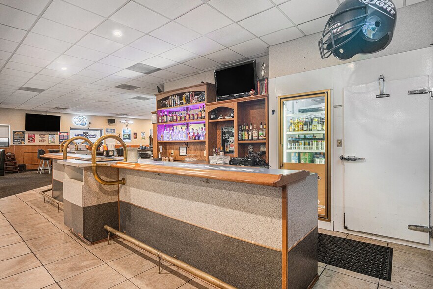 More Photos Of 203 N Egan Ave, Madison General Retail For Sale