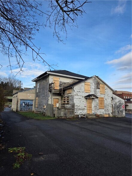 More Photos Of 142 S Main St, Naples General Retail For Sale