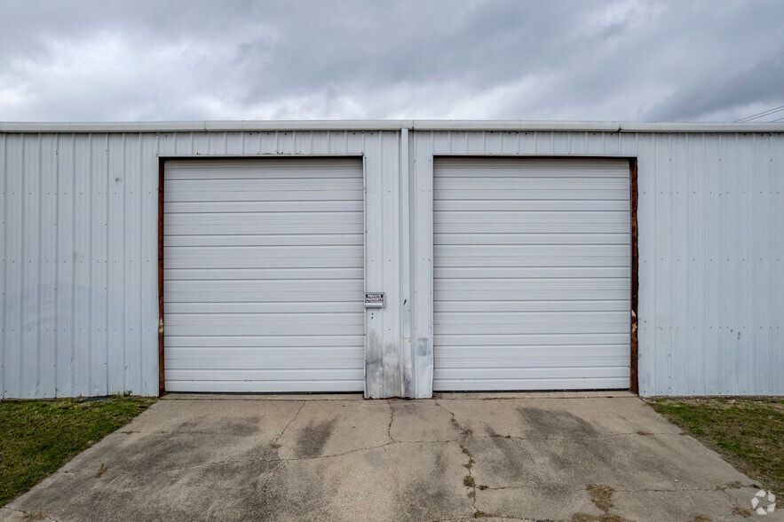 More Photos Of 726 N Expressway 77, Harlingen Warehouse For Lease