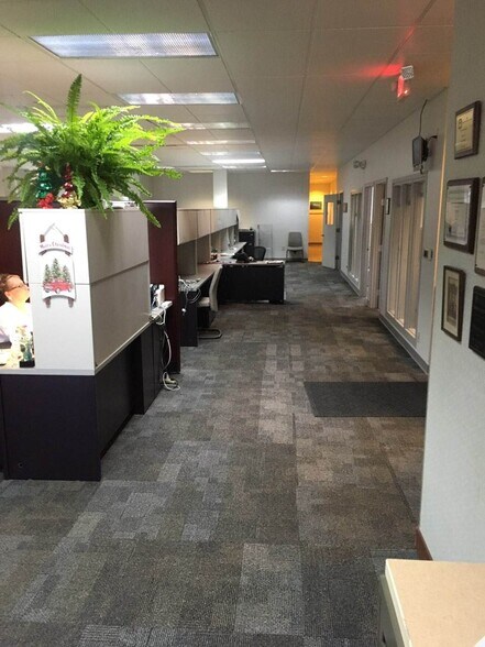 More Photos Of 100 S 6th Ave, West Bend Flex For Lease