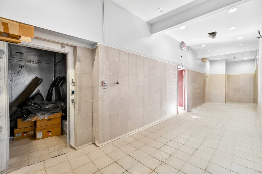 More Photos Of 1161 N Vermont Ave, Los Angeles General Retail For Sale