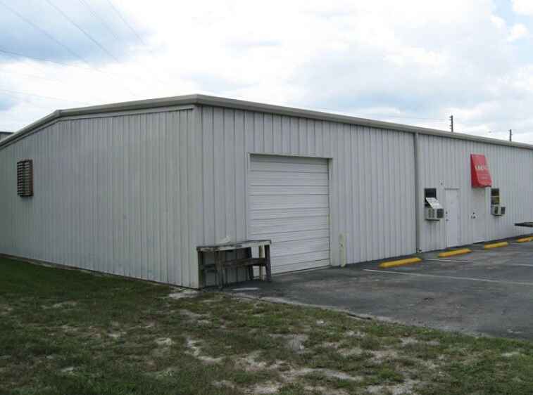 More Photos Of 238 W Marvin Ave, Longwood Warehouse For Lease