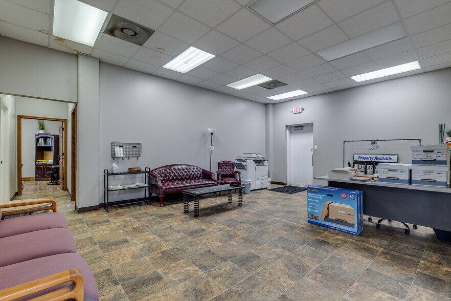 More Photos Of 1600 Jonesboro St, West Monroe Storefront Retail Office For Sale