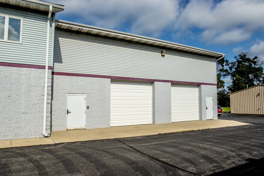 S30W24670 Sunset Dr, Waukesha, WI 53189 Lofts/Showrooms For Lease