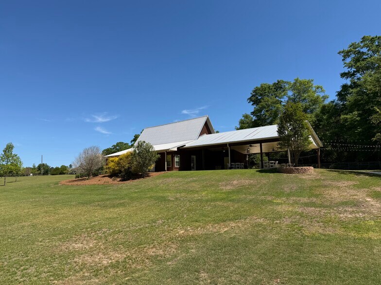 More Photos Of 4950 S County Road 20, Ozark Freestanding For Sale