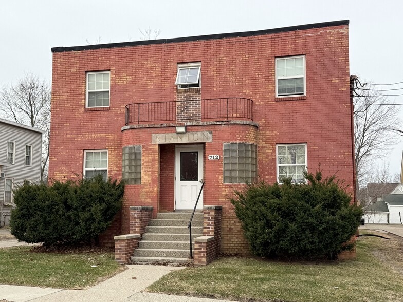Primary Photo Of 712 S Grand Traverse St, Flint Apartments For Sale