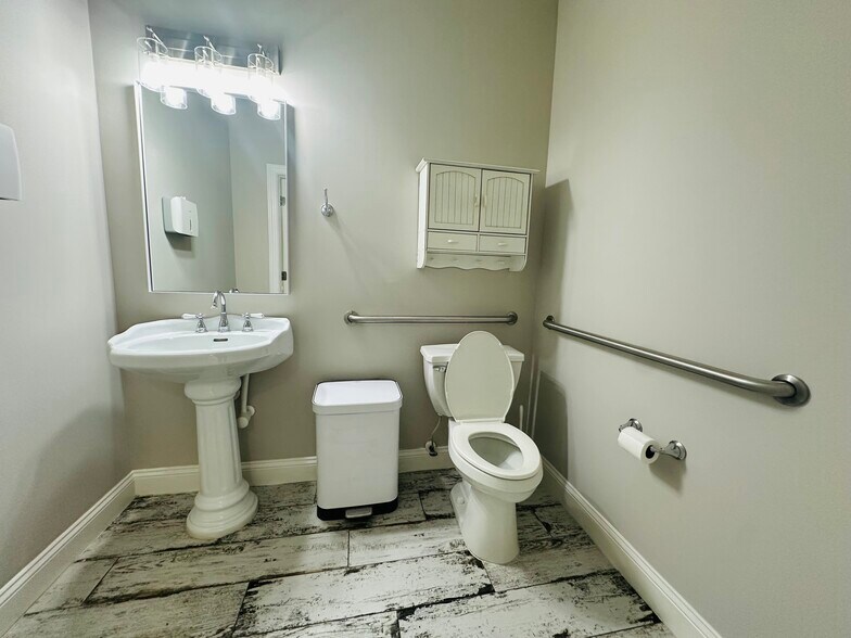 More Photos Of 12443 San Jose Blvd, Jacksonville Medical For Sale