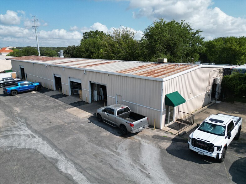 More Photos Of 11116 N Lamar Blvd, Austin Service For Sale