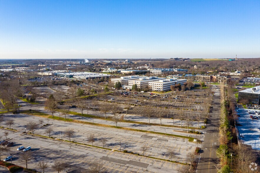 More Photos Of 1 Huntington Quadrangle, Melville Office For Lease