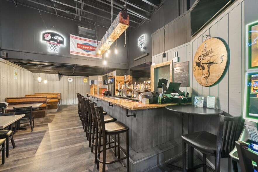 More Photos Of 2015 1st St, Tillamook General Retail For Sale