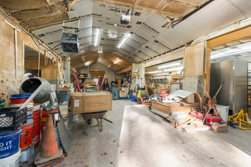 More Photos Of 138 Lakeview Dr, Gibbsboro Light Distribution For Sale