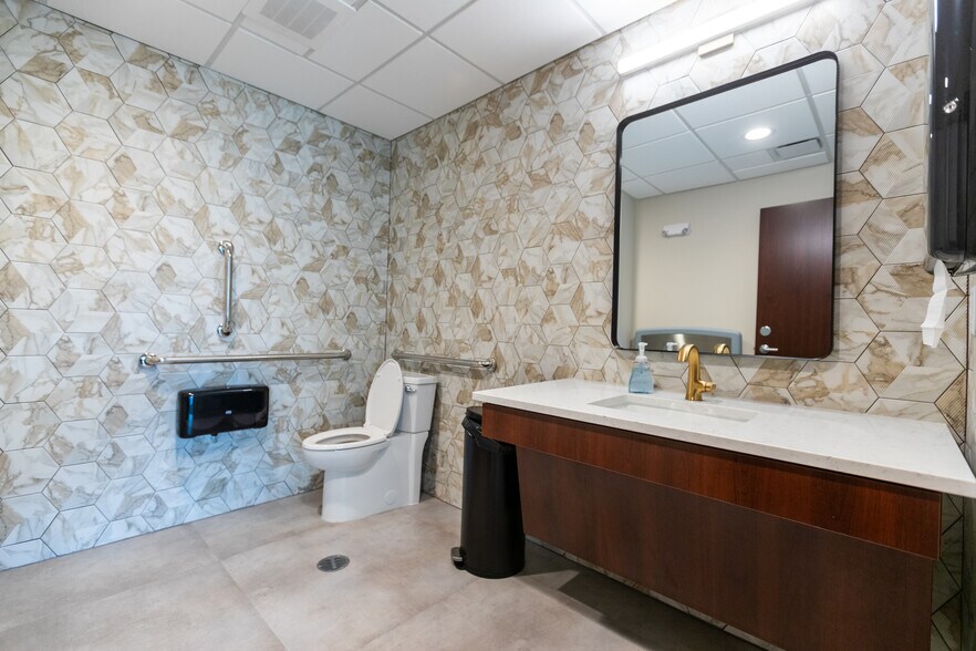 More Photos Of 4801 Quail Crest Pl, Lawrence Coworking Space