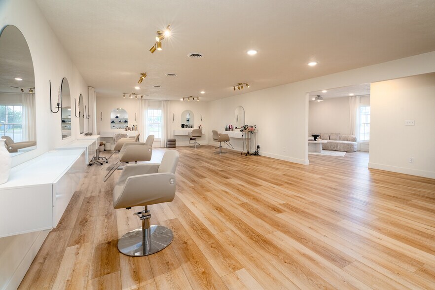 More Photos Of 709 N Carbon St, Marion Flex For Sale