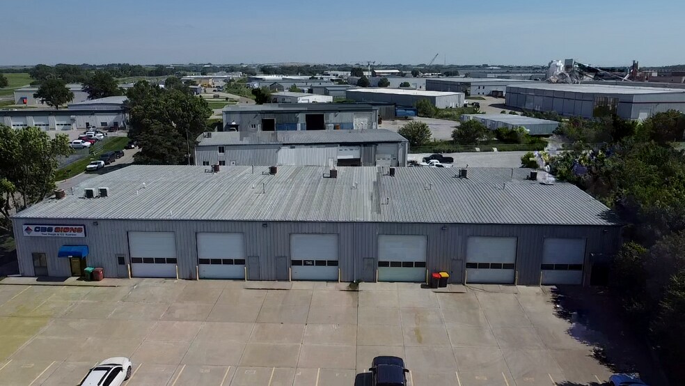 More Photos Of 5300 N 57th St, Lincoln Light Distribution For Lease