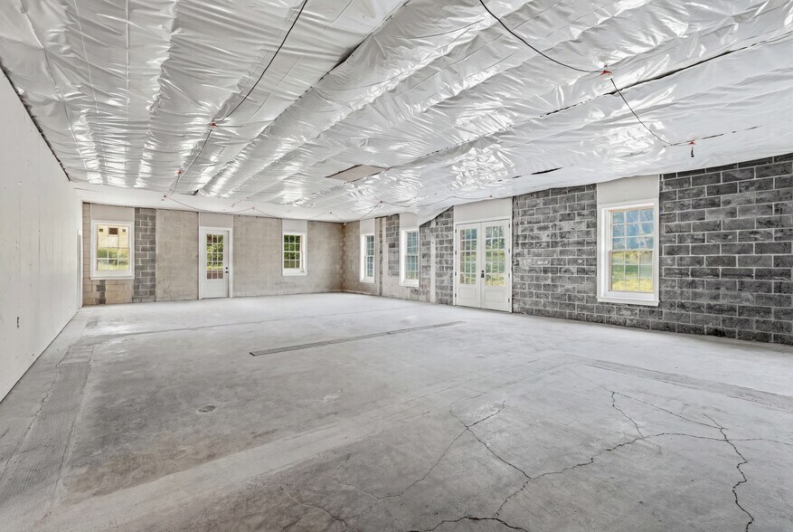 More Photos Of 13175 Washington Springs Winery Ln, Smithsburg Flex For Lease
