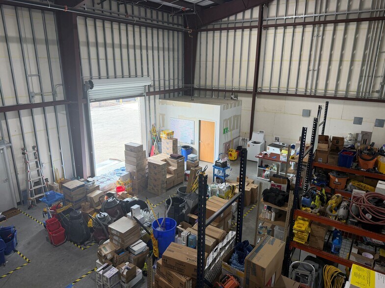 More Photos Of 1212 Chisholm Trail Rd, Round Rock Light Distribution For Lease
