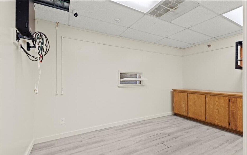 More Photos Of 1909 N Service Rd E, Saint Clair Freestanding For Sale
