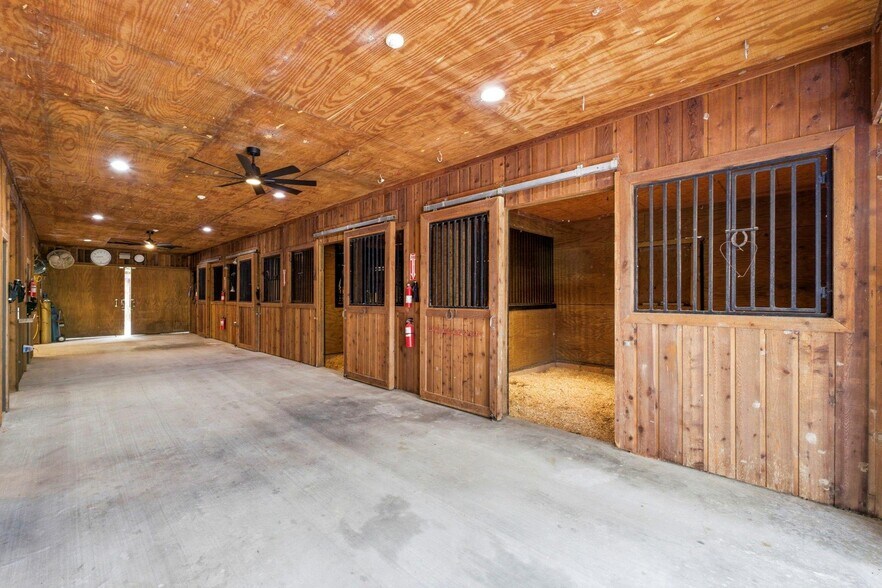 More Photos Of 43 Pool Rd, Richards Specialty For Sale