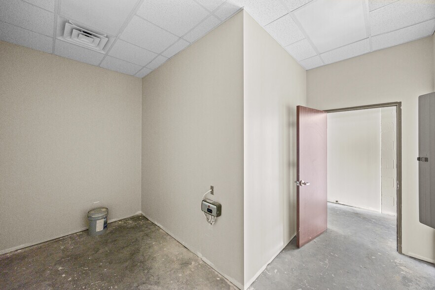 More Photos Of 23655 FM 1093, Richmond Convenience Store For Lease