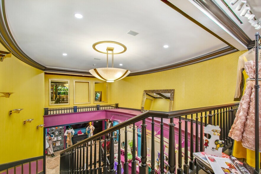 More Photos Of 9625-9647 Brighton Way, Beverly Hills Storefront Retail Office For Lease