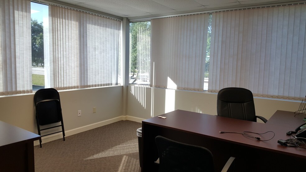 More Photos Of 17595 S Tamiami Trl, Fort Myers Medical For Lease