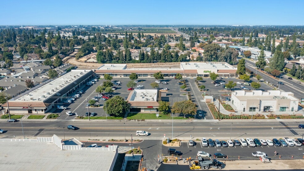 More Photos Of 10-80 W Bullard, Clovis Unknown For Lease