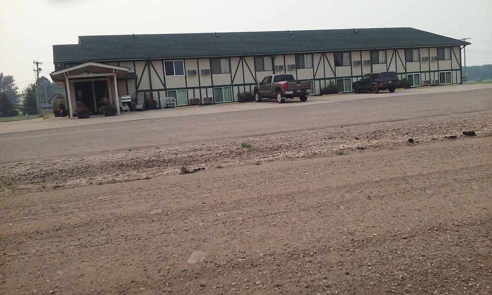 More Photos Of 1301 W Grand Xing, Mobridge Hotel For Sale