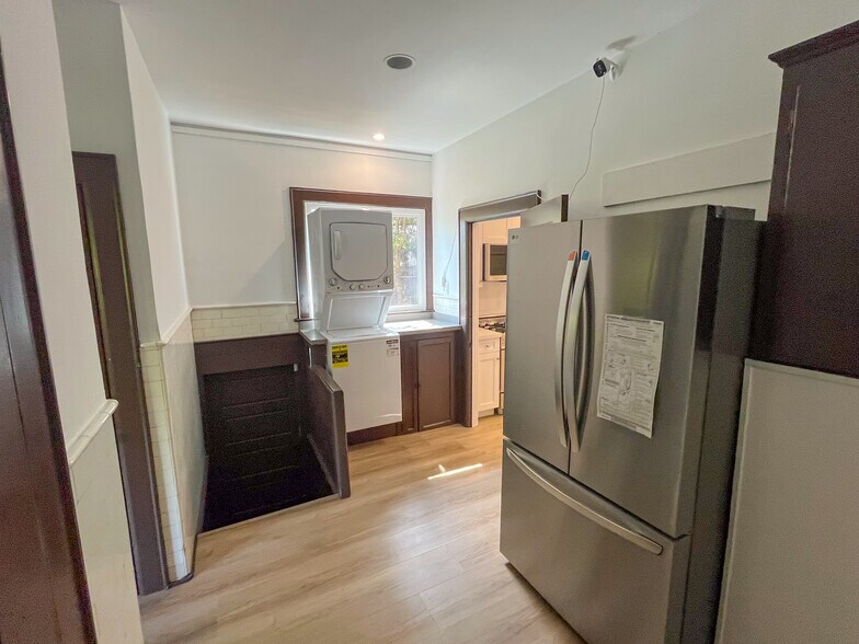 More Photos Of 658 S Bronson Ave, Los Angeles Office Residential For Sale