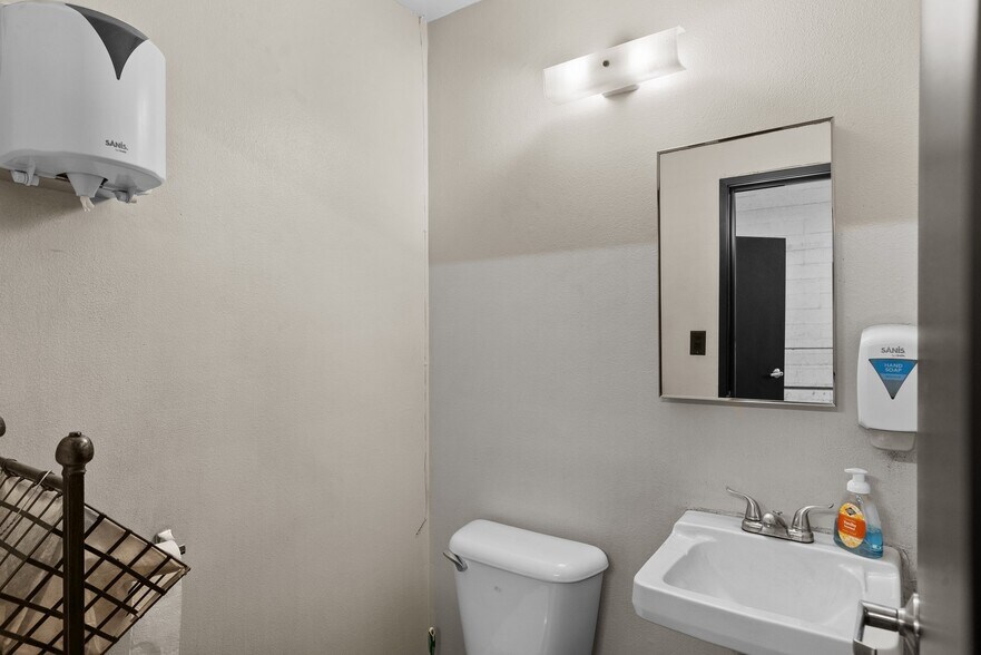 More Photos Of 12455 Branford St, Pacoima Warehouse For Sale