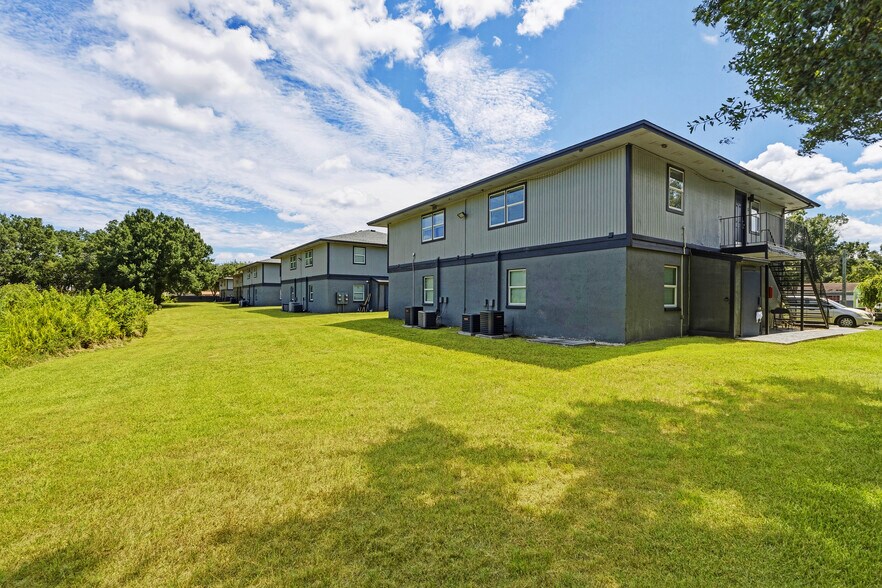 More Photos Of 8412-8420 N Lois Ave, Tampa Apartments For Sale