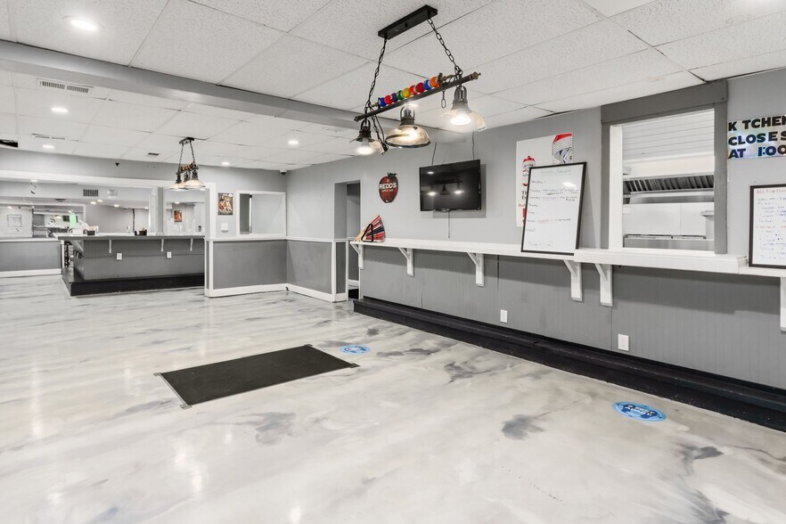 More Photos Of 1662 W Mound St, Columbus Restaurant For Sale