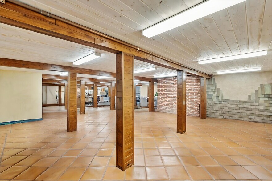 More Photos Of 251 Middlefield Rd, Palo Alto Apartments For Sale