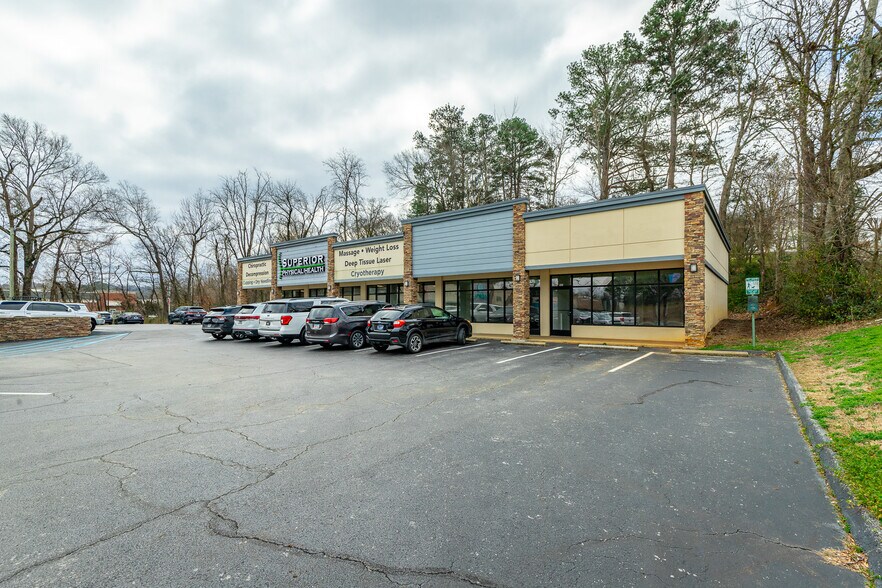 More Photos Of 8000 E Brainerd Rd, Chattanooga Unknown For Lease