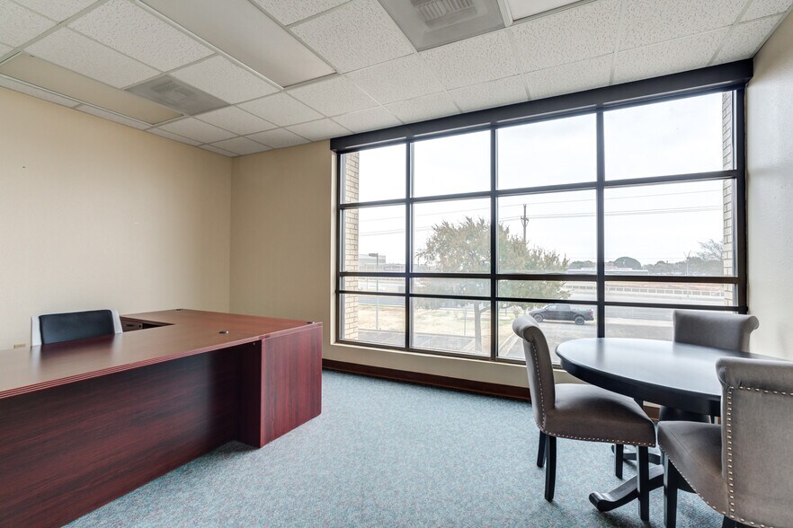 More Photos Of 3802-3806 Interstate 27, Lubbock Office For Sale